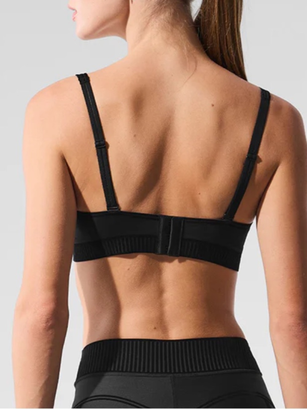 $98 ALO Yoga Airlift Lineup Bra in Black Size M - NWOT - Picture 3 of 6